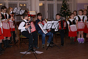 Zpívání vánočních koled souboru Notička v Bezděkově 10.12. 2010