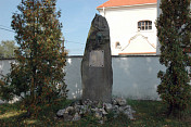 Památník obětem 1.světové války v Bezděkově na návsi.