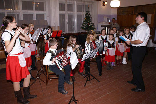 Zpívání vánočních koled souboru Notička v Bezděkově 2010